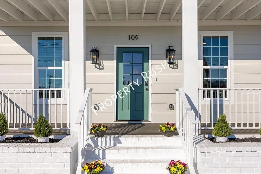 109 Scruggs St. - Gorgeous 3 bed/2.5 bath rental home in downtown Chattanooga! $2,325/mo. — Photo 4