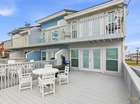 520 S 15th St, Port O Connor, TX 77982