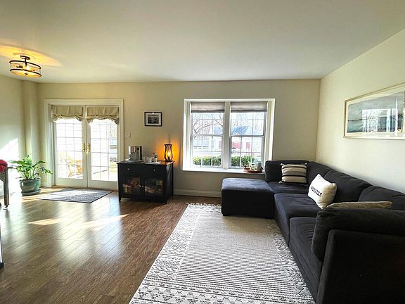 3rd image of 2211 Dominion Dr