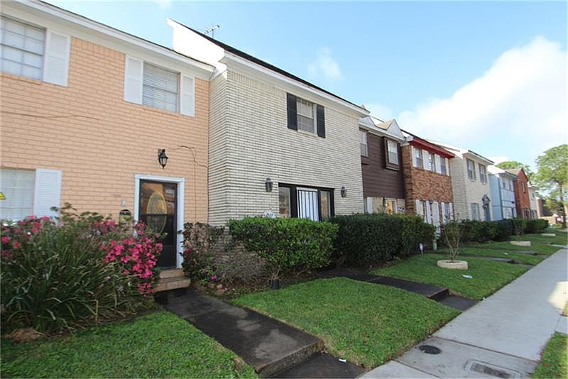 1st image of 7527 Bellerive Dr #10