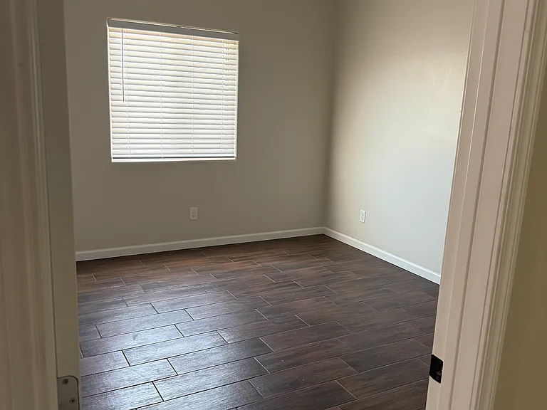 1831 E Breeze Ln — Photo 13