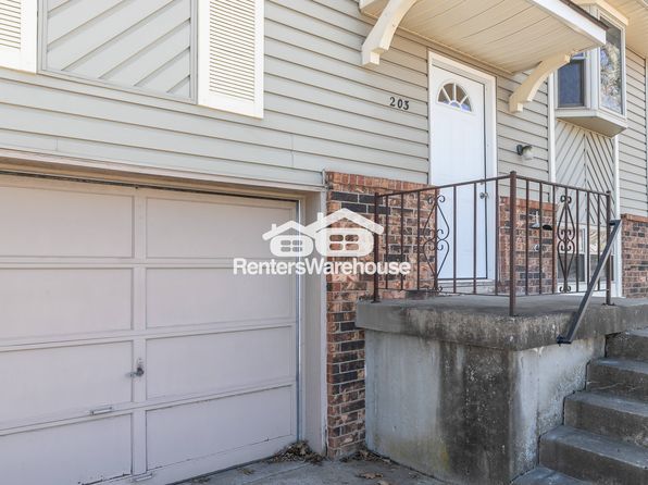 203 Village Ln