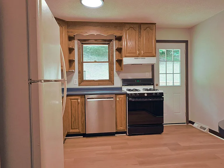 205 Tamassee Dr — Photo 18