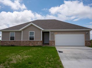 2040 W Durango Dr, Bolivar, MO 65613