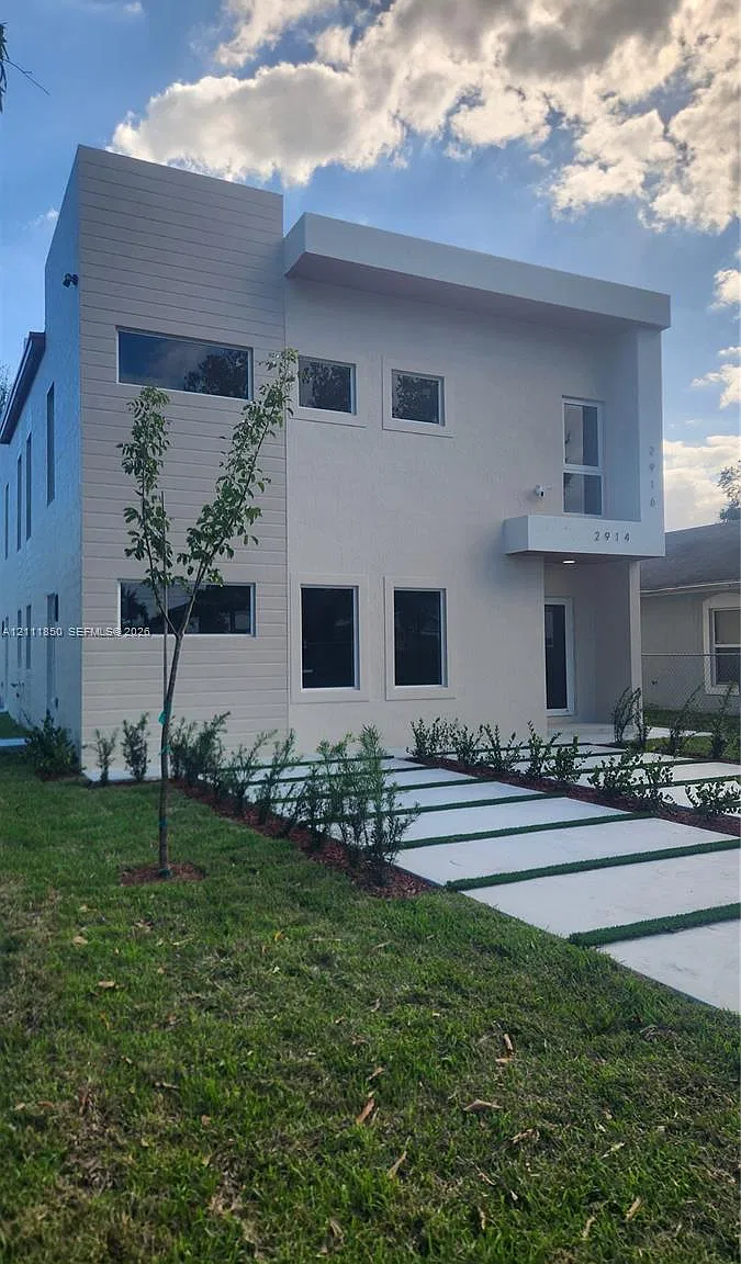 Hialeah Heights — Photo 2