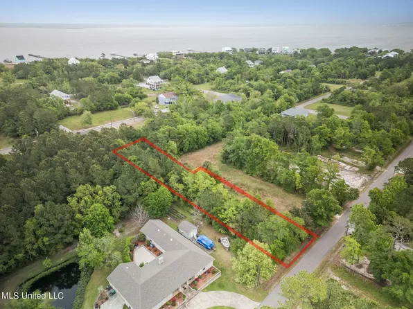 310 Julia St, Bay Saint Louis, MS 39520