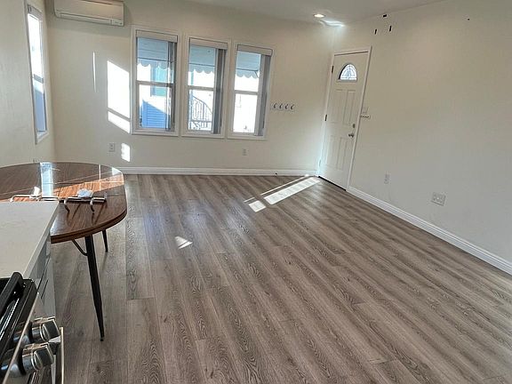 3rd image of 1516 1/2 S Olive Ave