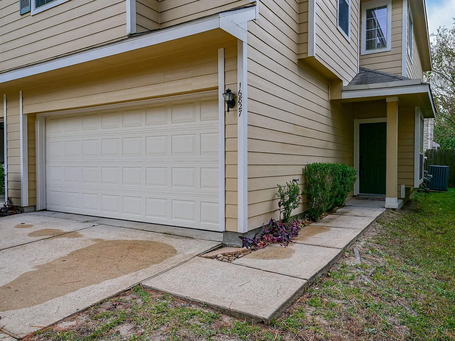 3 bed, 2.5 bath, 1645 sqft, $1,800 — Photo 1