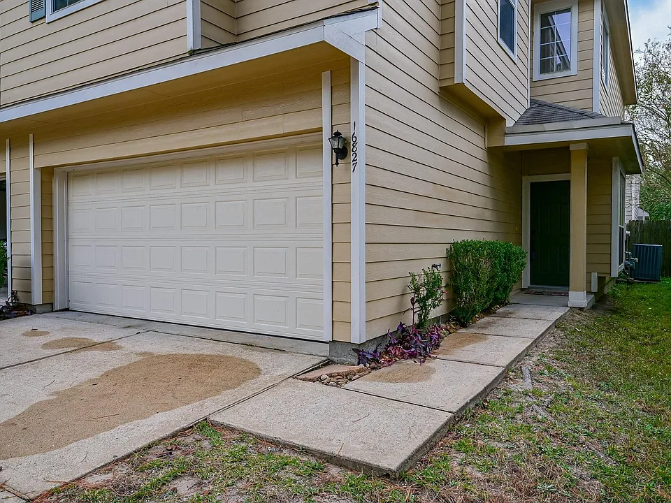 16827 Bellmoor Ln