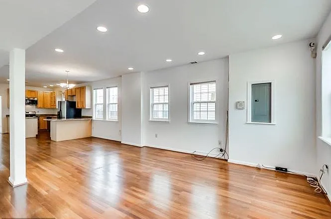 1048 45th St NE — Photo 9