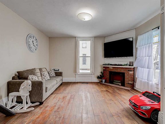 3rd image of 283 N Mulberry St