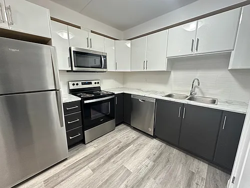 40 Front St N Photo 1