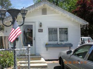 82 Shoreland Cir, Laurence Harbor, NJ