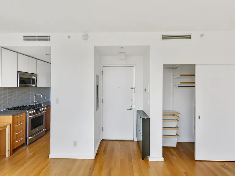 103 3rd St #4 — Photo 9