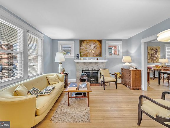 5th image of 513 Nicholson St NW