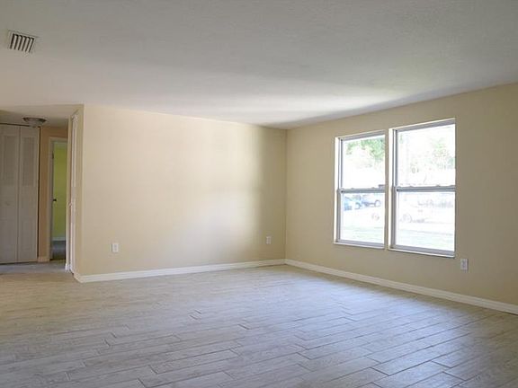 3rd image of 1050 Mineola Cir