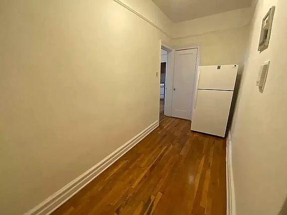 4th image of 45-23 Parsons Blvd #2Z
