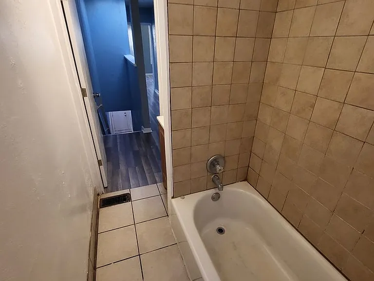 517 N Rose St — Photo 9