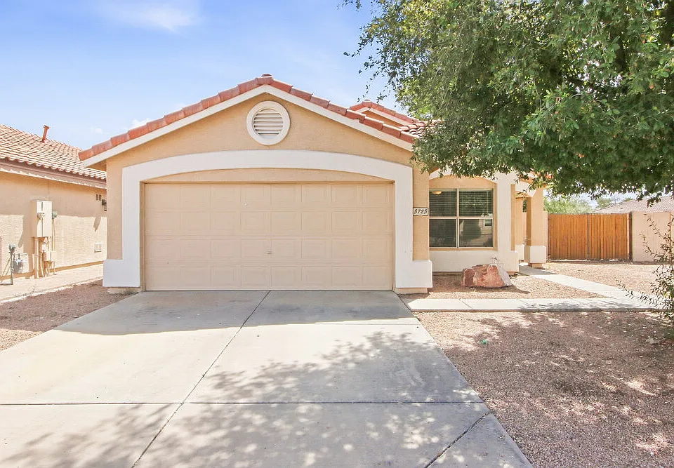 5725 E Flower Cir