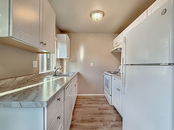 3rd image of 440 SW 155th St APT D