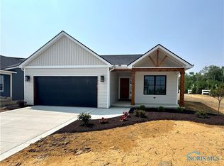 5018 Easton Dr, Oregon, OH 43616