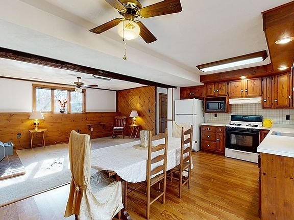 5th image of 61 Martha Ave
