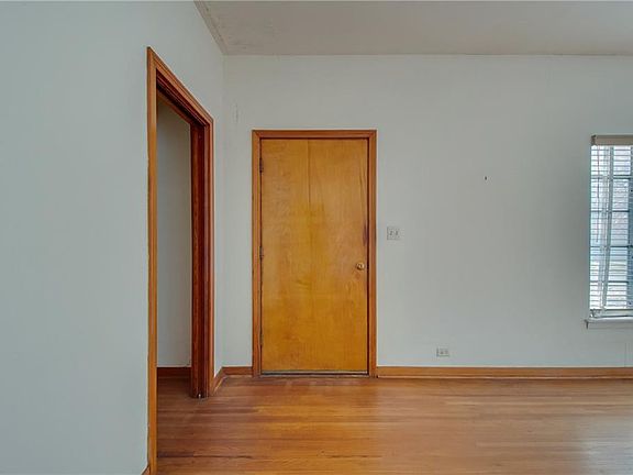 3rd image of 704 Sycamore St