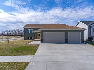 3001 44th Ave S, Grand Forks, ND 58201