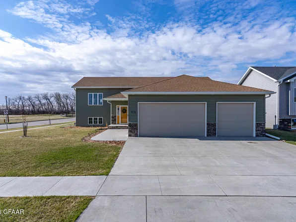 3001 44th Ave S, Grand Forks, ND 58201