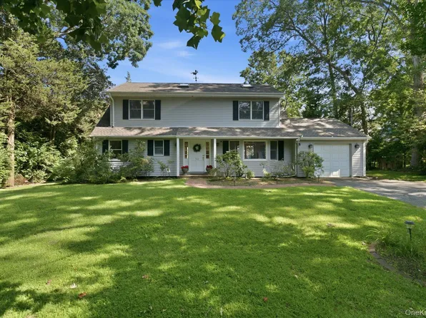 55 Leafy Way, Aquebogue, NY 11931