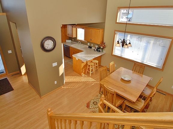 5th image of 10592 Able St NE