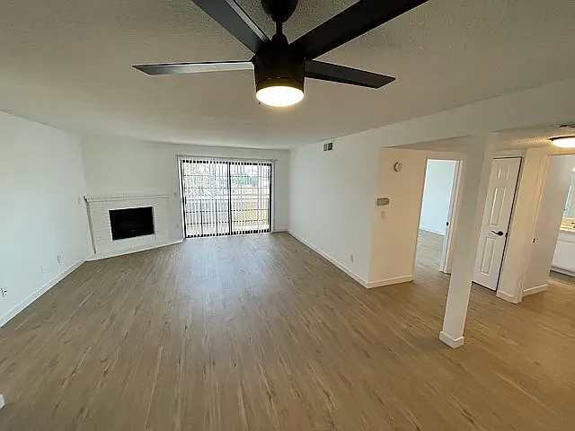 1636 S Barrington Ave #305 — Photo 5