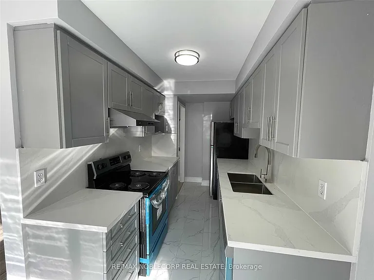 14 Cordgrass Cres — Photo 5