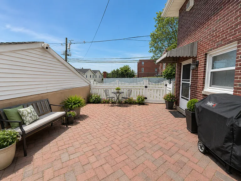 28 Burns Ave #1 — Photo 6