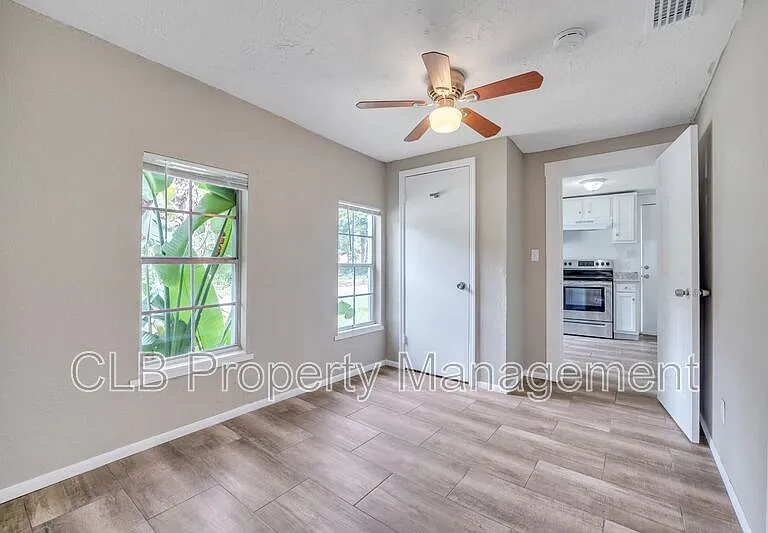 735 Marion St — Photo 5