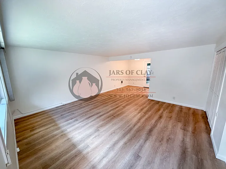350 NW Willamina Dr — Photo 5