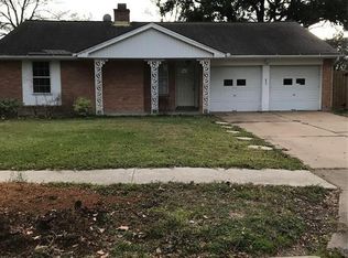 802 Camelot Ln, Friendswood, TX 77546