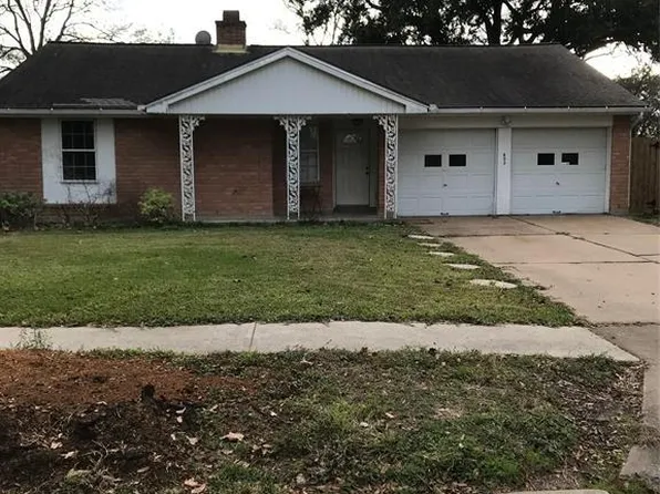 802 Camelot Ln, Friendswood, TX 77546