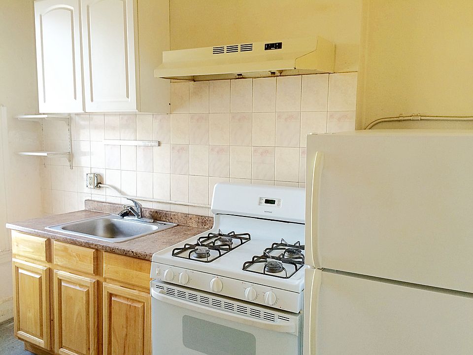 2nd image of 403 Broadway APT 1B