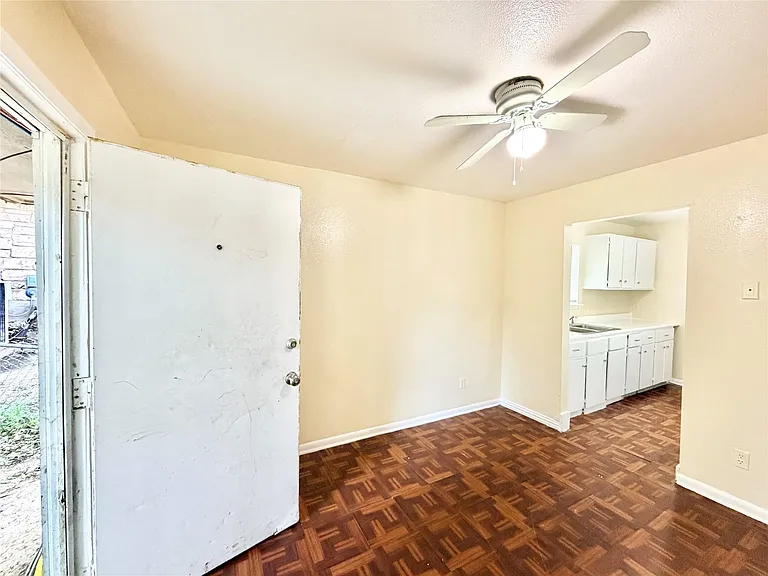 6257 Manor Rd #B — Photo 14