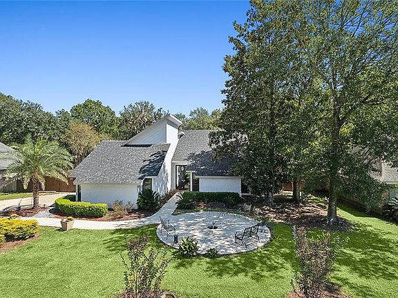 2nd image of 913 Beau Chene Dr