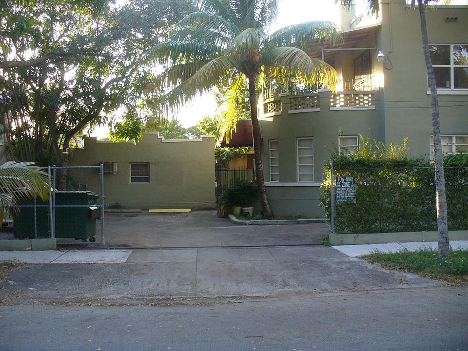 2nd image of 900 SW 16th Ave #1