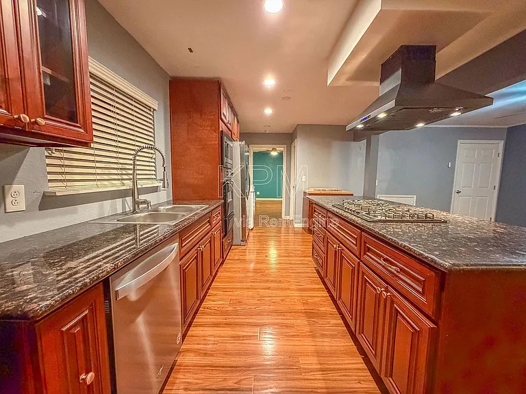 420 E Hampton St #B — Photo 5