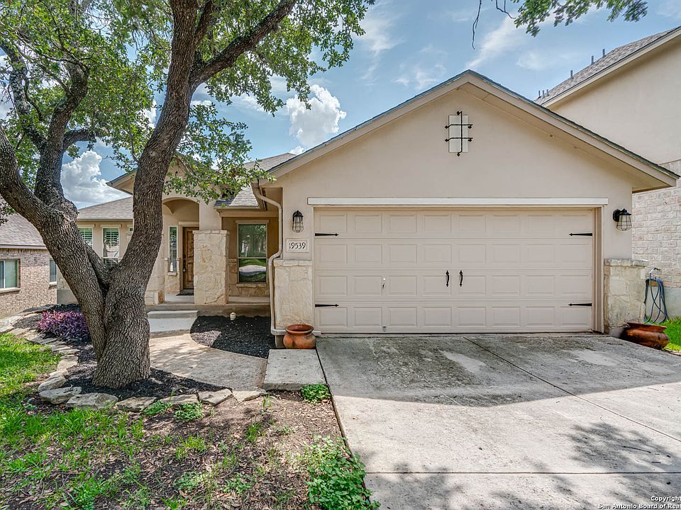 1st image of 19539 HIGHGROVE LN