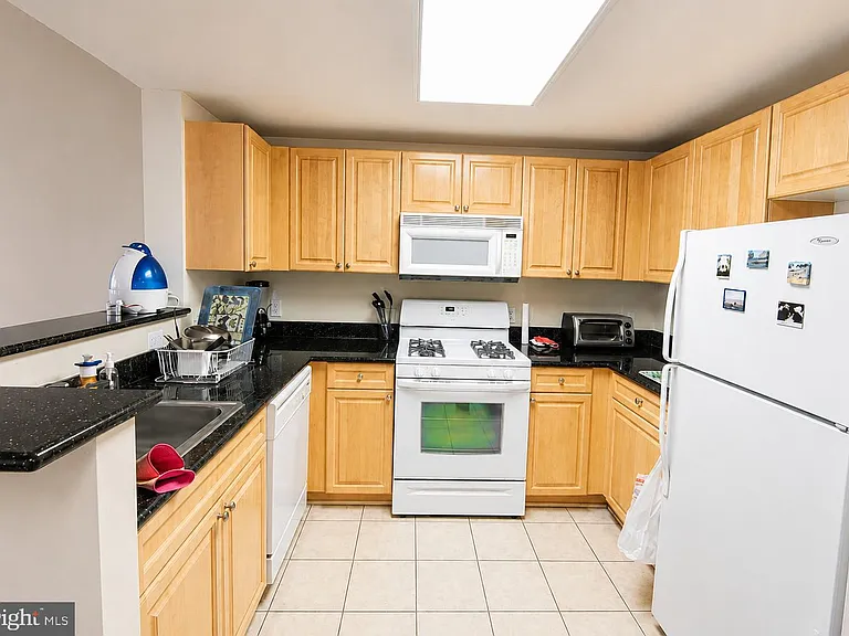 2726 Gallows Rd #901 — Photo 5