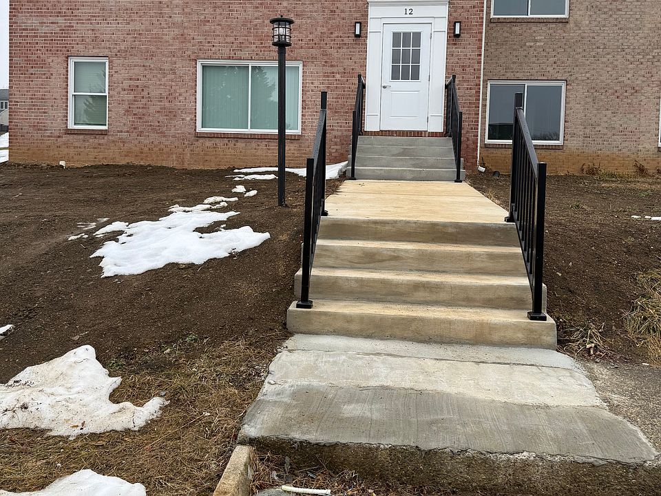 1st image of 12 Rockridge Ct APT 4