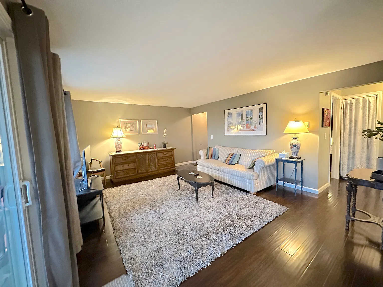 2 bed, 800 sqft, $1,850 — Photo 1