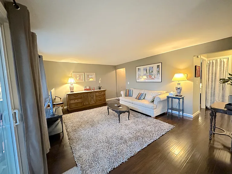 26 SW Hamilton Ct #26 — Photo 1
