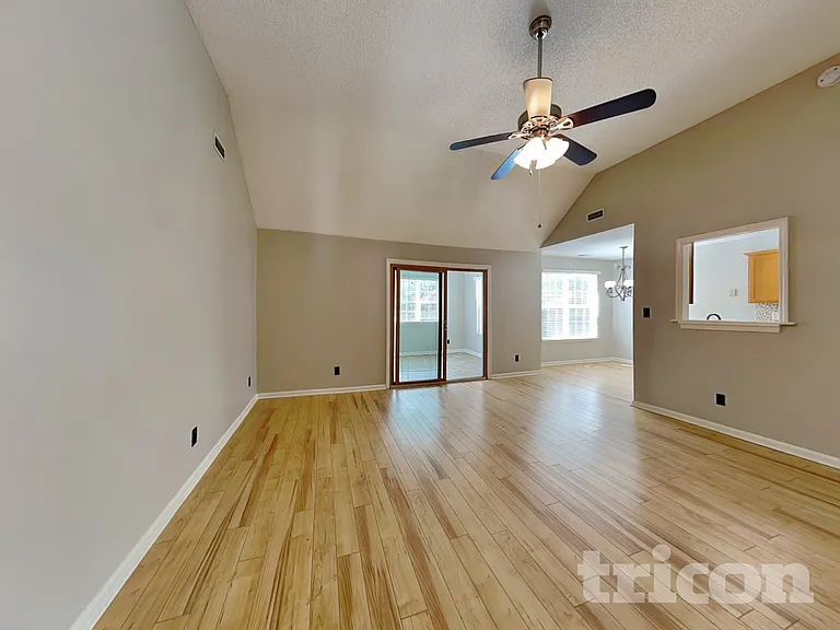 661 Rebecca Jane Dr — Photo 2