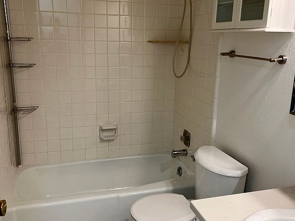 5th image of 232 Riverview Dr